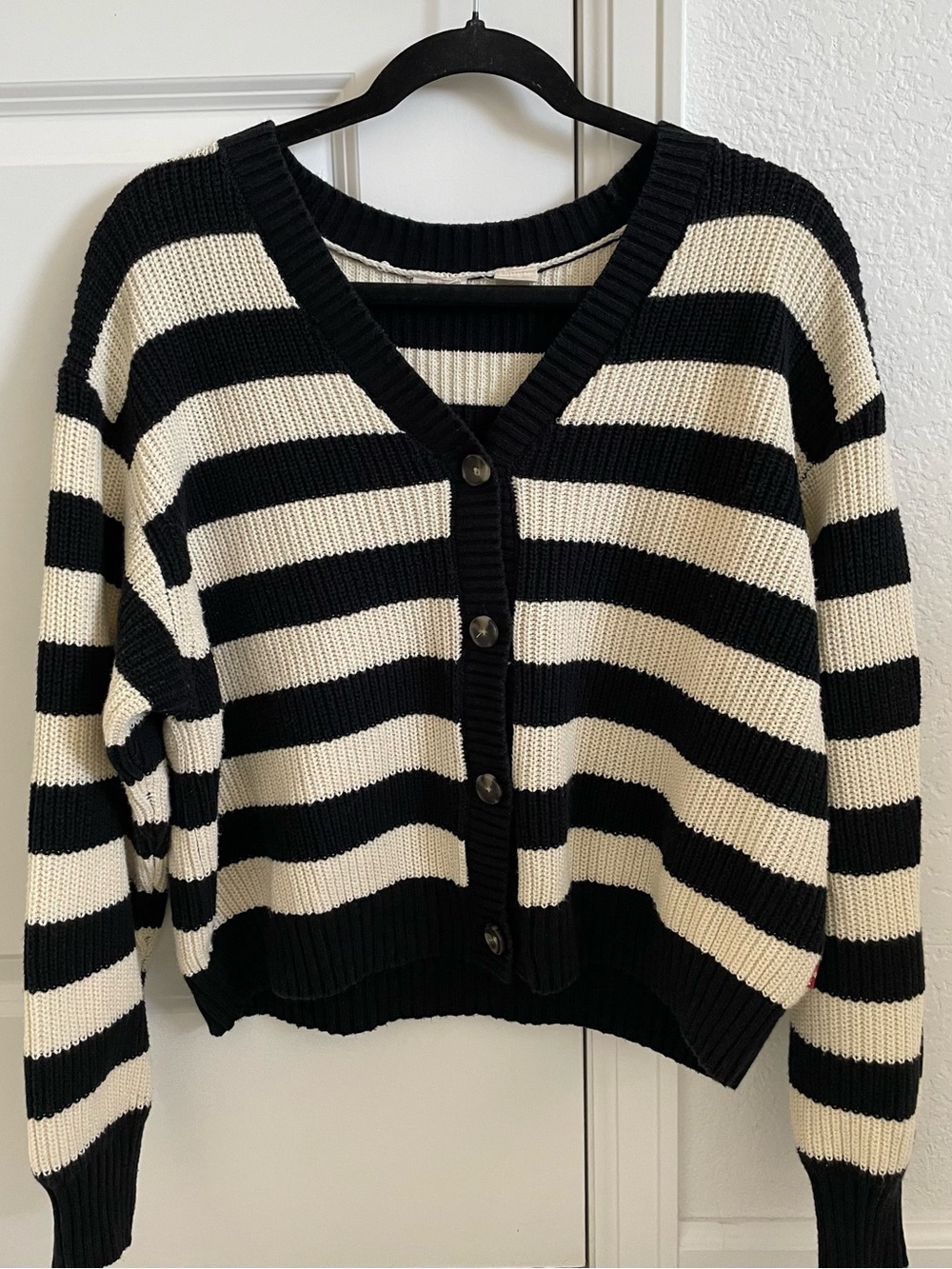 Levi’s Black and Cream Striped V-Neck Button Sweater Knit Cardigan women’s Large